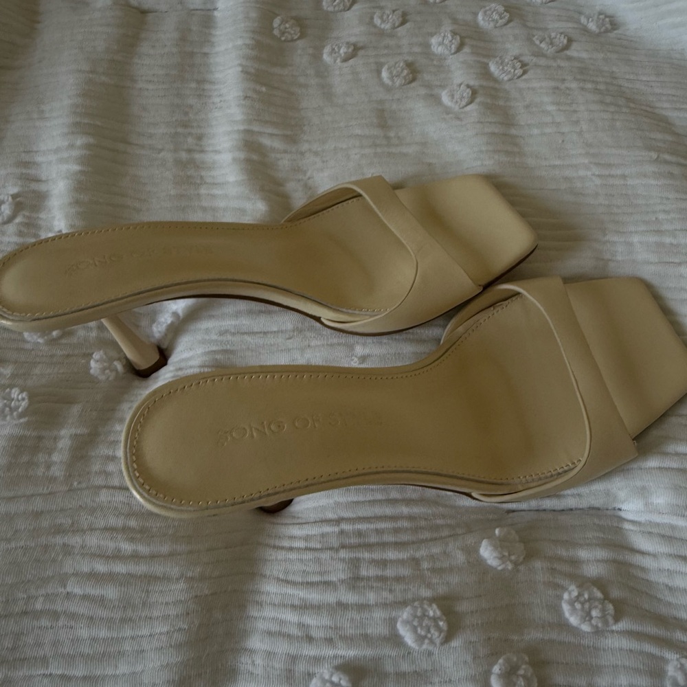 Revolve Song of Style ‘Bijou’ heels in Bone White size 7.5